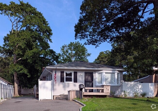 Building Photo - 139 Pine Neck Ave Rental