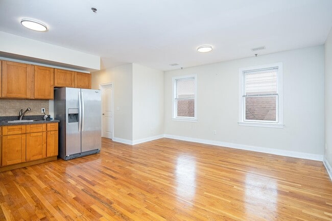Building Photo - 528 47th St Unit 3A Rental