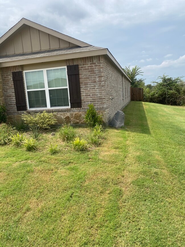 R. Side View of House - 1708 Village Creek Ln