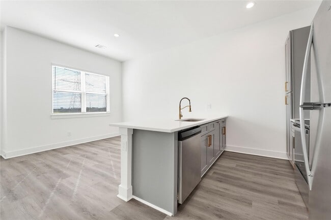 Photo - 3210 Frying Pan Pl