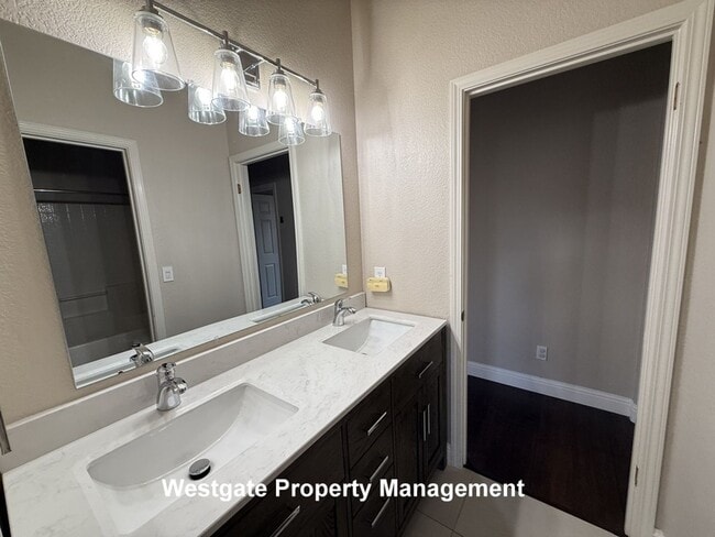 Photo - 1920 Winchester Ln