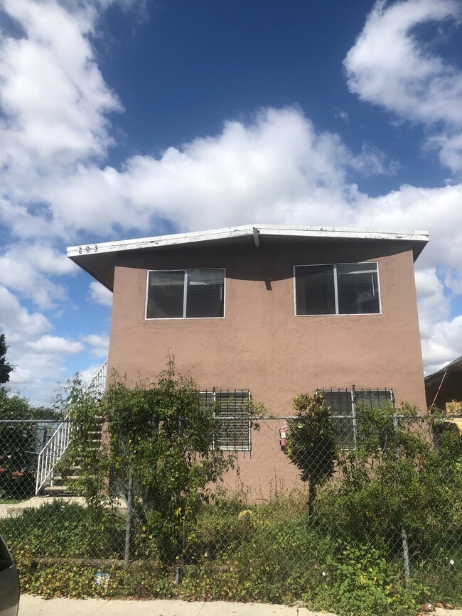 Photo - 203 E 53rd St Unidad #3