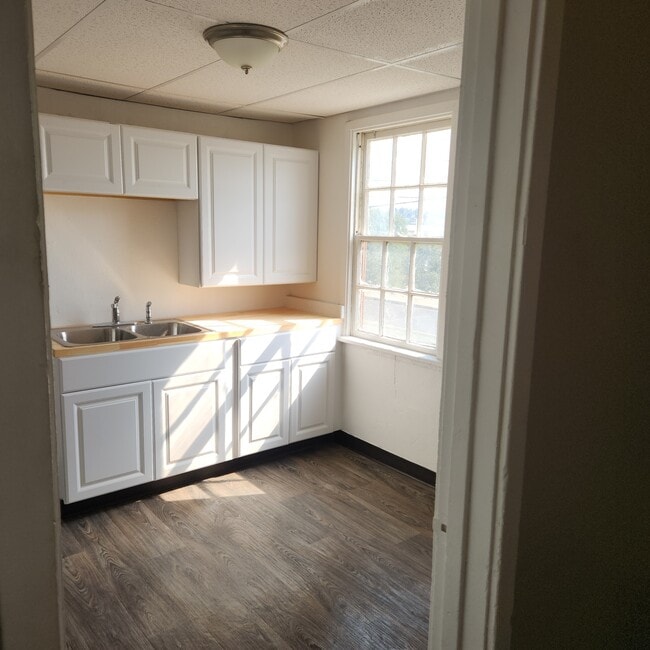 Building Photo - 1415 NW Carden Ave