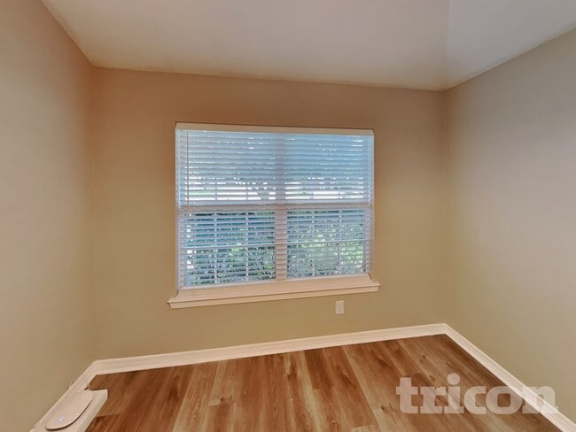 Photo - 715 Pequin Rd