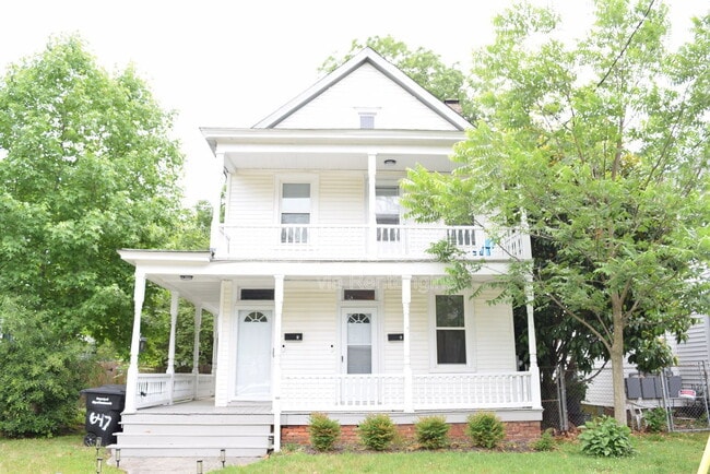 Building Photo - 647 Mt Vernon Ave Unit B