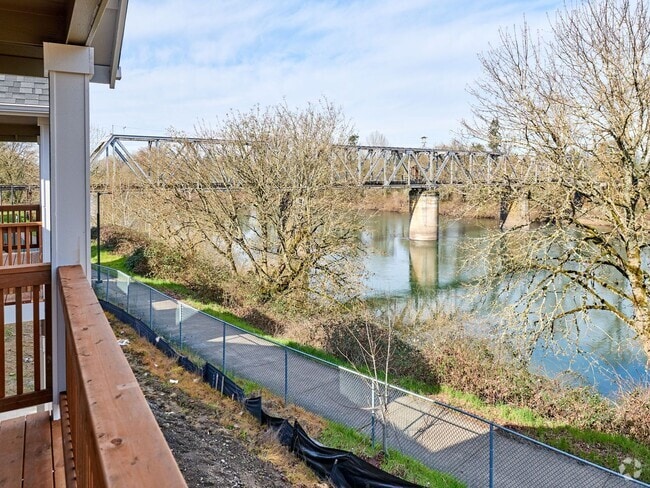 Building Photo - LIVE ON THE WILLAMETTE RIVER Rental