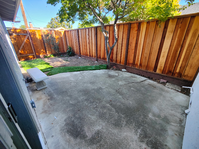 Photo - 852 Doyle Rd