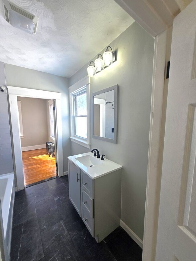 Photo - 98 Bradley St