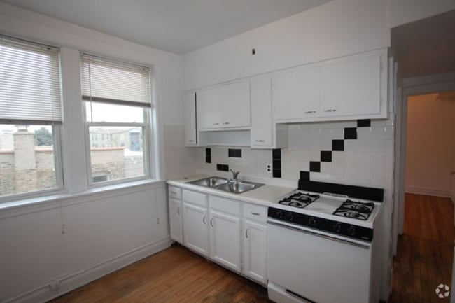 Building Photo - 3052 W Berteau Ave Unit 2 Rental