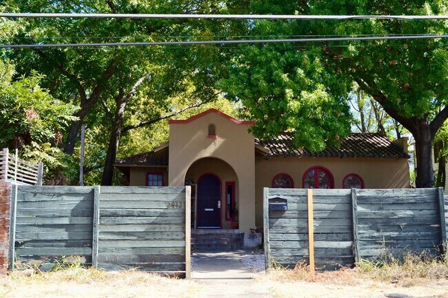 Photo - 2813 Salado St