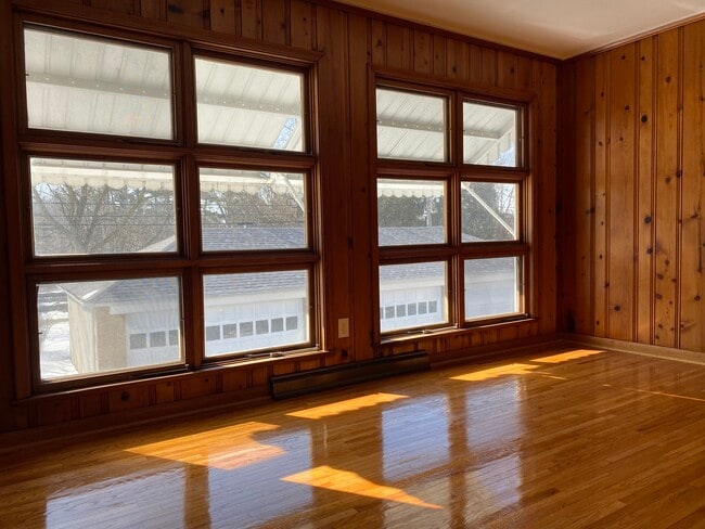 Sunroom/office - 4011 Hillandale Rd Unidad 3