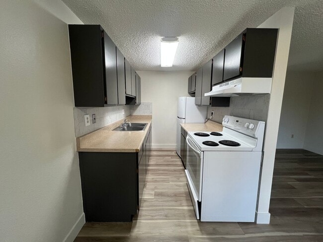 Building Photo - 10th Street Square Apartments Unit 10th391