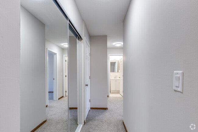 2BR, 1BA - 840SF - Hallway - Goldenstar