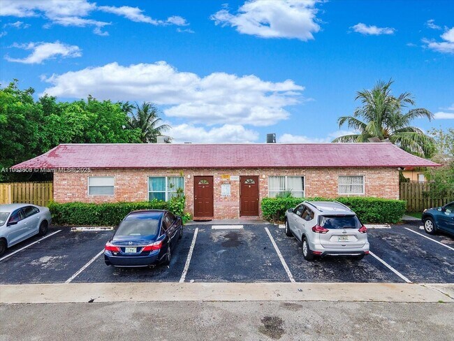 Building Photo - 7740 SW 10th St Unit 1