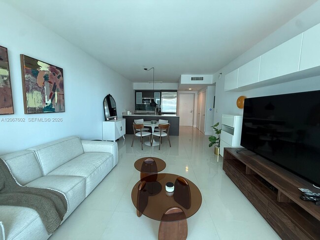 Building Photo - 500 Brickell Ave Unit 2706