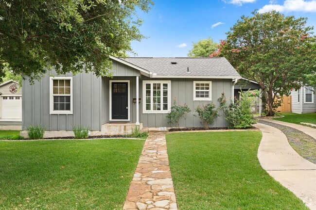 Building Photo - 5212 Valley Oak Dr Rental