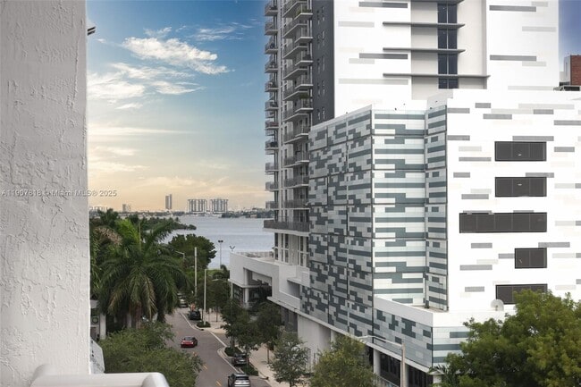 Building Photo - 2200 NE 4th Ave Unit 501