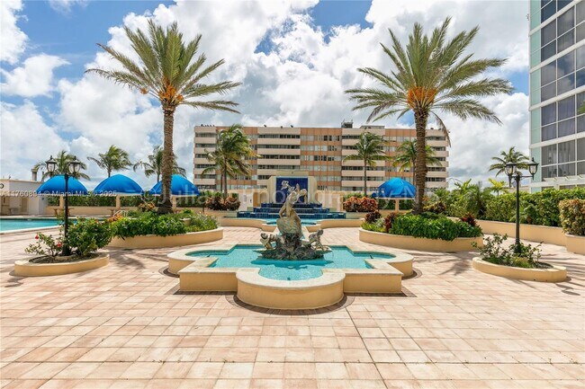 Building Photo - 7601 E Treasure Dr Unit 1216