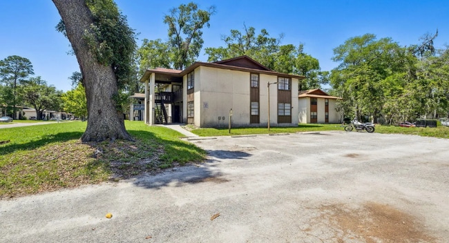 Photo - 458 Bentwood Ln