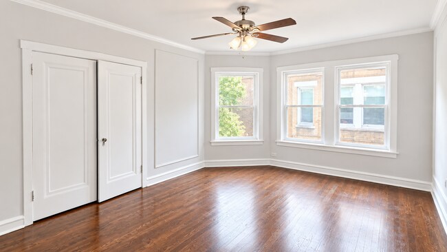 6418 N Newgard Ave Unit 3E