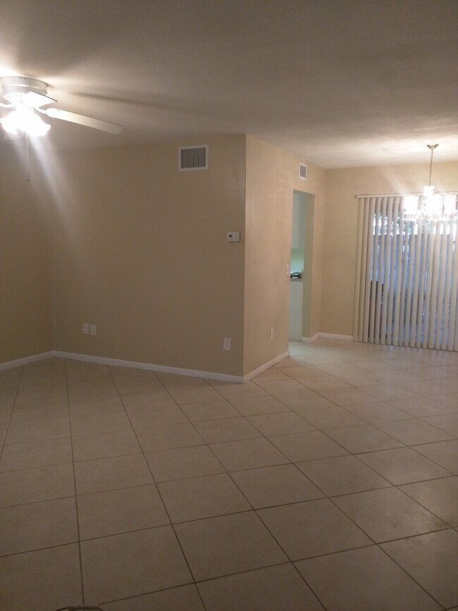3346 Camelot Dr Unidad Camelot