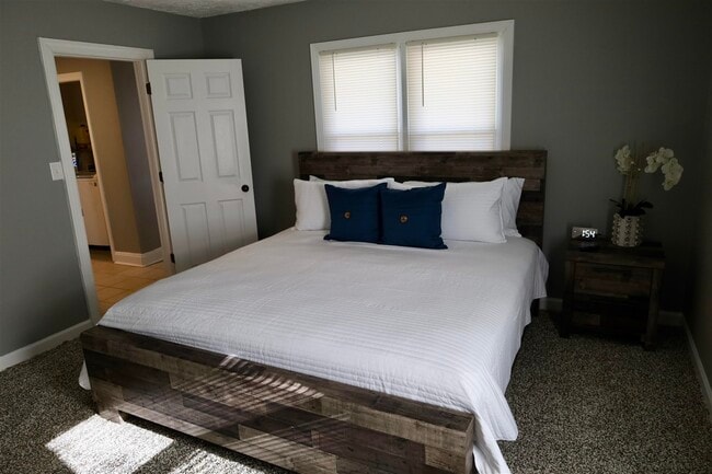 Photo - 117 Riverview Dr