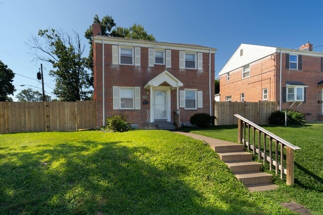 Building Photo - Renovated Three Bed Two and a Half Bath Ho... Rental