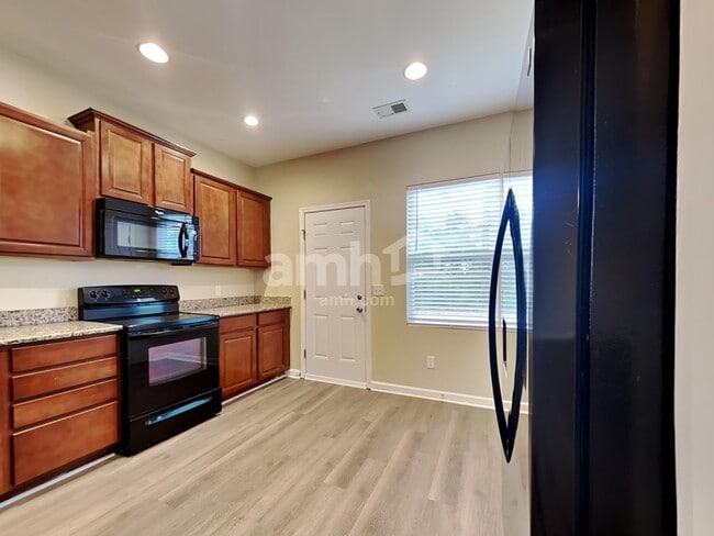 Photo - 350 Iveson Rd