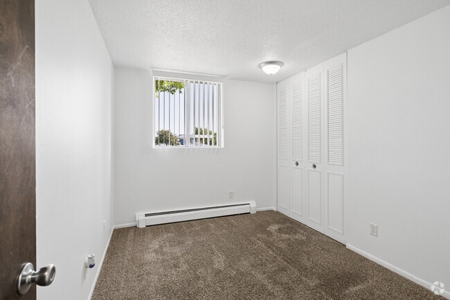 2BR, 1BA - 750SF - Primary Bedroom