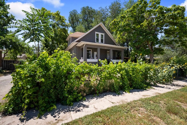 Building Photo - 764 Garfield Ave Unit 2