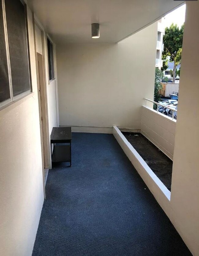 Photo - 2 bedroom. Ala Moana. Private Balcony Unit 108