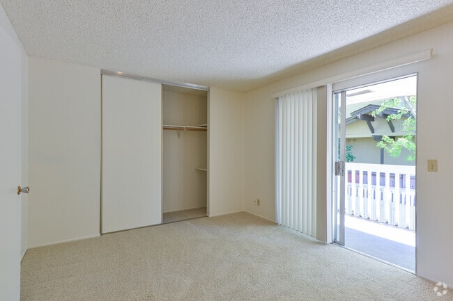 1BR, 1BA - 538SF - Bedroom