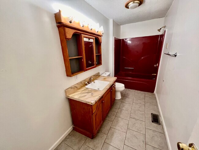 Photo - 1630 Wallace St