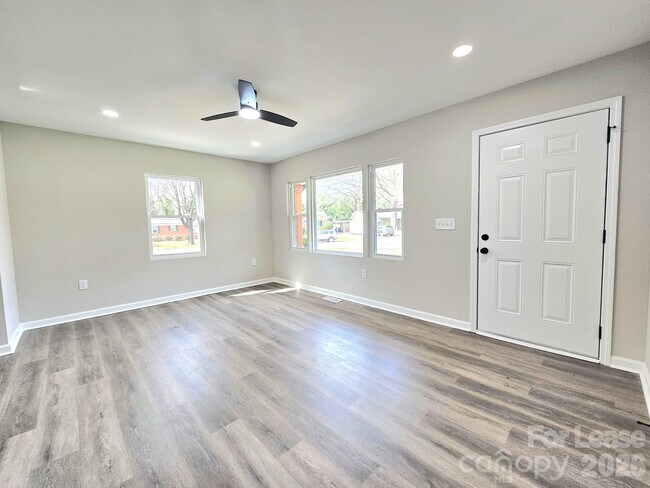 Photo - 2900 Enfield Rd