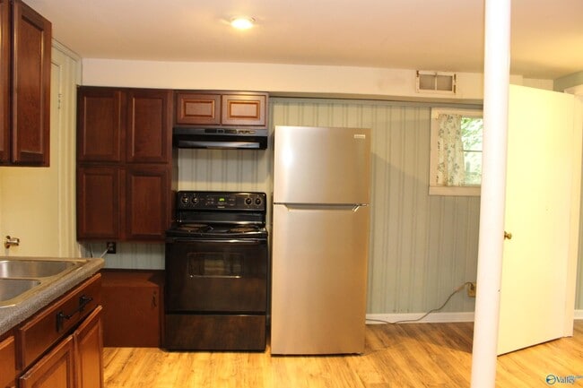 Photo - 2702 Evergreen St SE