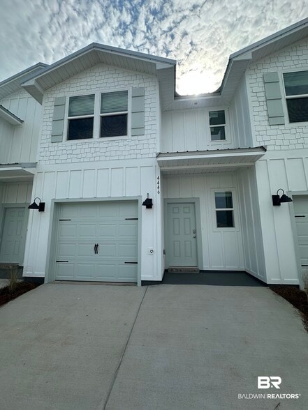 4446 Lost Bay Dr