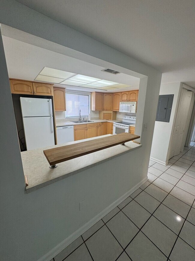 Photo - 2 BR / 2 BA Ground-Floor Condo | Screened ...