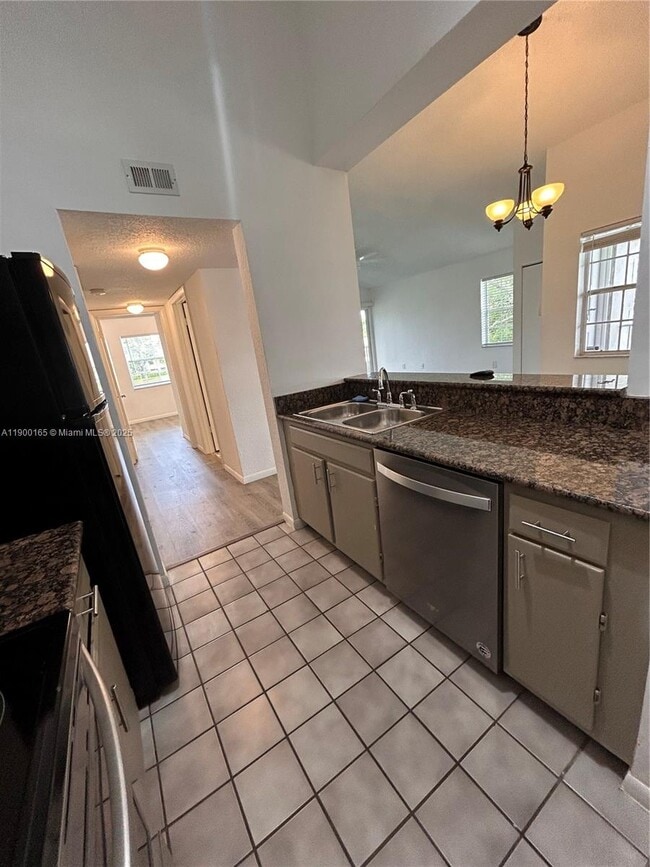 Photo - 2841 N Oakland Forest Dr Unit 211