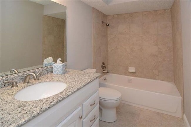 Photo - 925 Baldwin St