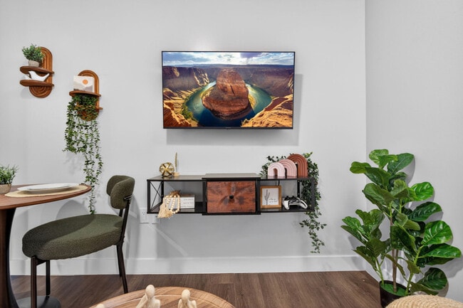 Building Photo - 4225 N 32nd Pl Unit ID1468028P