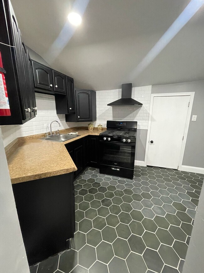 KITCHEN - 1937 Buckius St