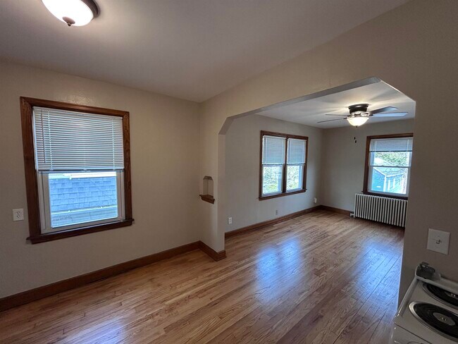 Photo - 2755 Union St