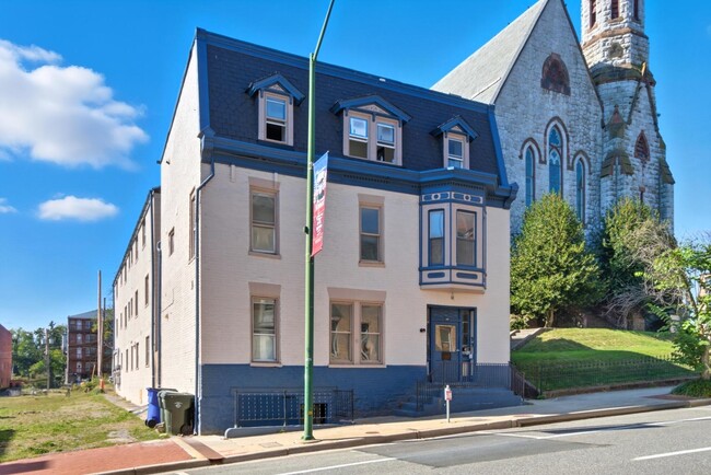 159 W Washington St