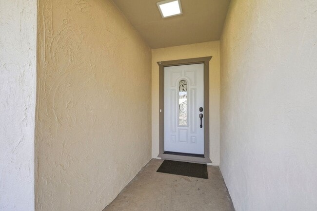 560 Glenburry Way
