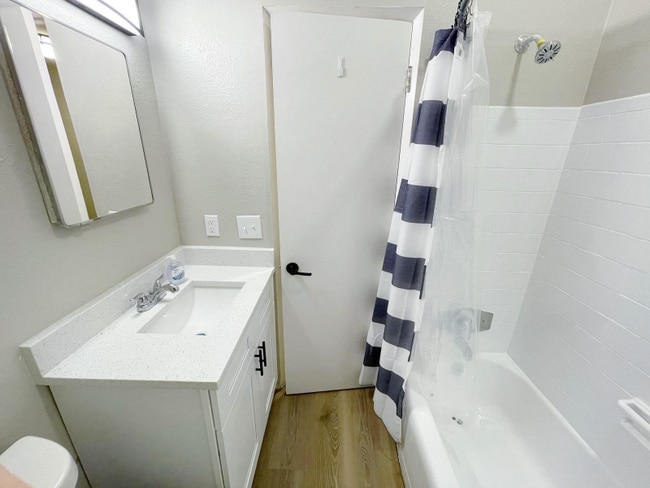 Photo - 321 E 4th St