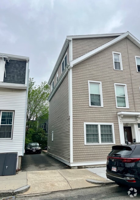 Building Photo - 614 E 5th St Rental