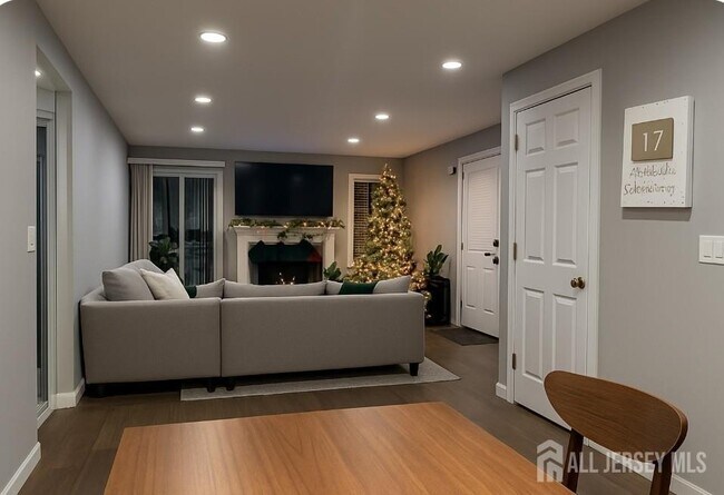 Photo - 340 Bowler Ct