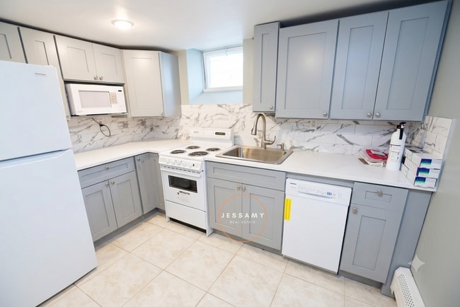 Building Photo - 183 Roberts Ave Unit 3