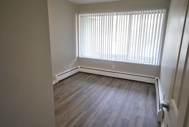 Photo - 728 S Main St