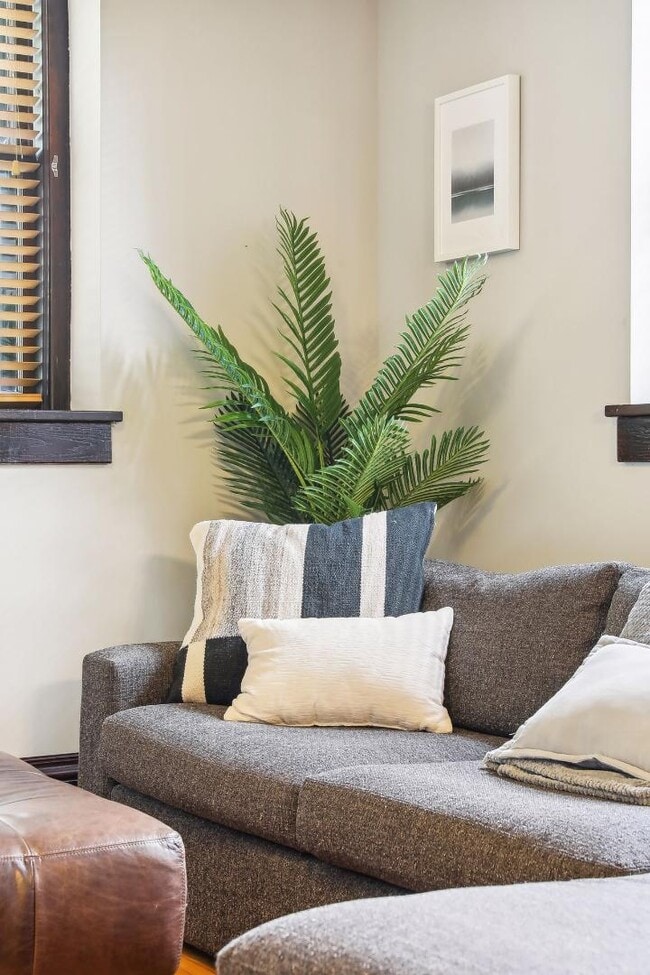 Building Photo - 3006 W 44th St